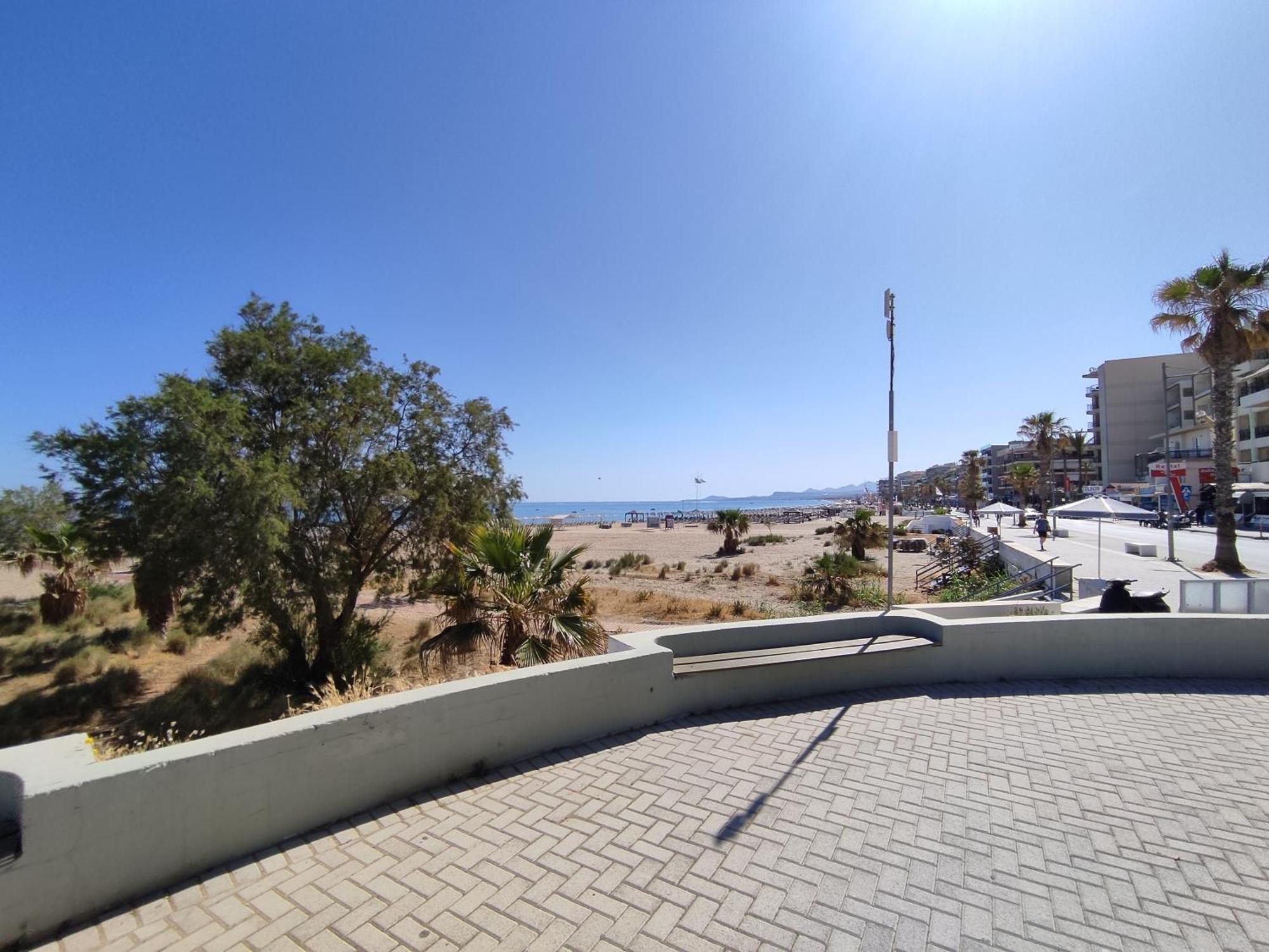 Stratos Seaside Corner