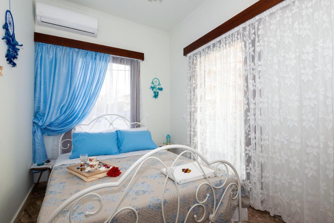 Stratos Seaside Corner Apartment