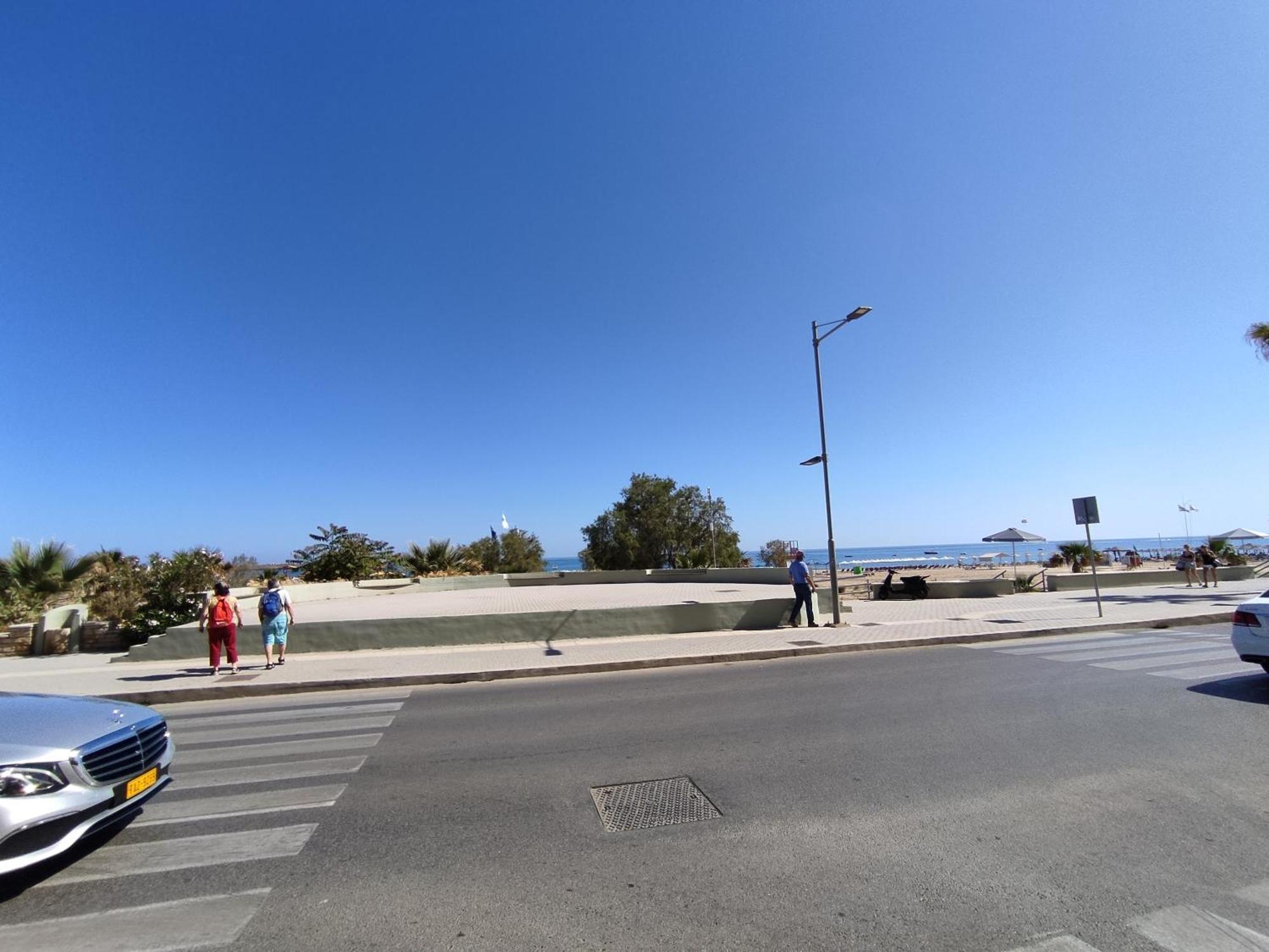 Stratos Seaside Corner