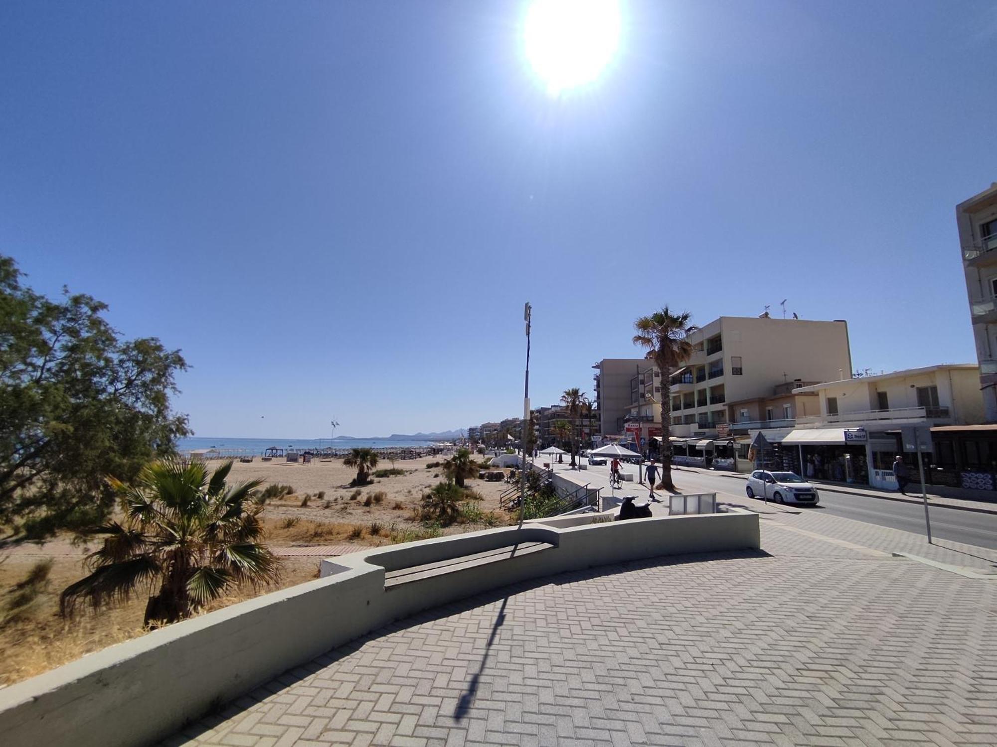Stratos Seaside Corner